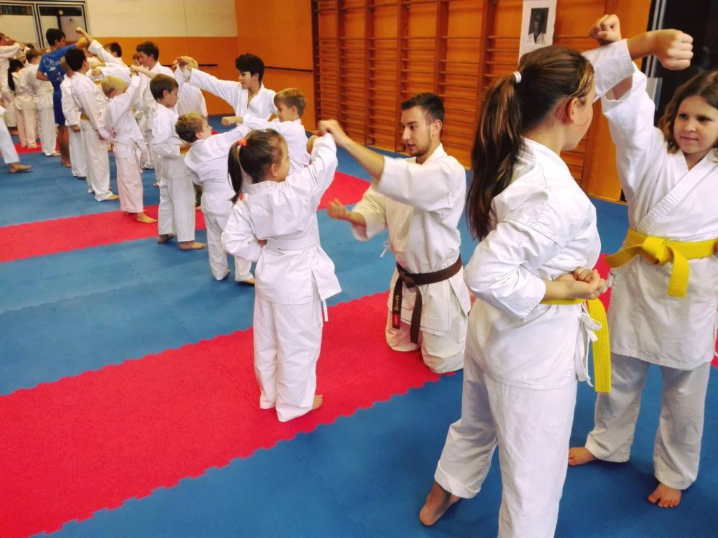 Trénink karate pro děti v Brně na Lesné.